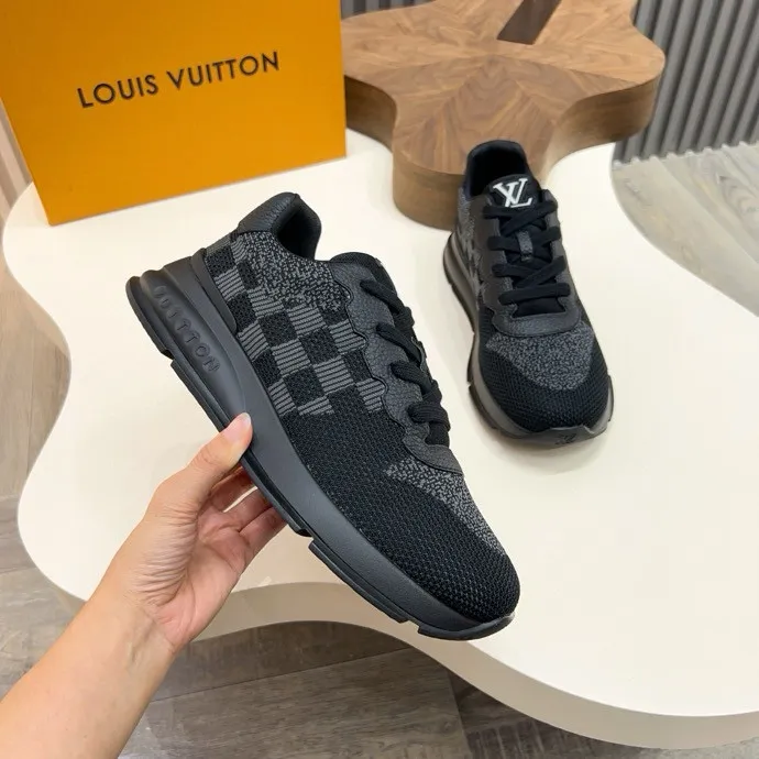 💰 640LV latest sneakers! Select high-quality Monogram fly-knit fabric and have a square logo on the upper, highlighting the fashion of the 2025 men's series. The high-end and elegant upper made of absorbent film material collides with the dynamic ultra-light sole for texture, and the Louis Vuitton logo embellishes the back and outsole of the shoe.    SIZE 39-45 (38, 46 customized)